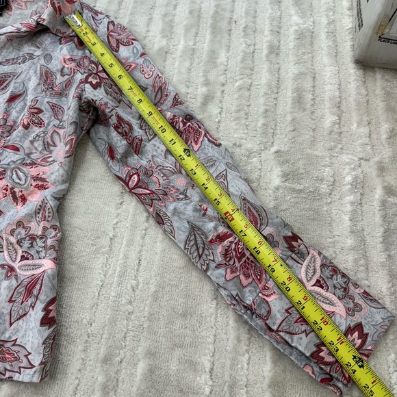 Due Per Due Silk Paisley Pattern Gray and Pink Button Down Size 6 - Picture 4 of 7